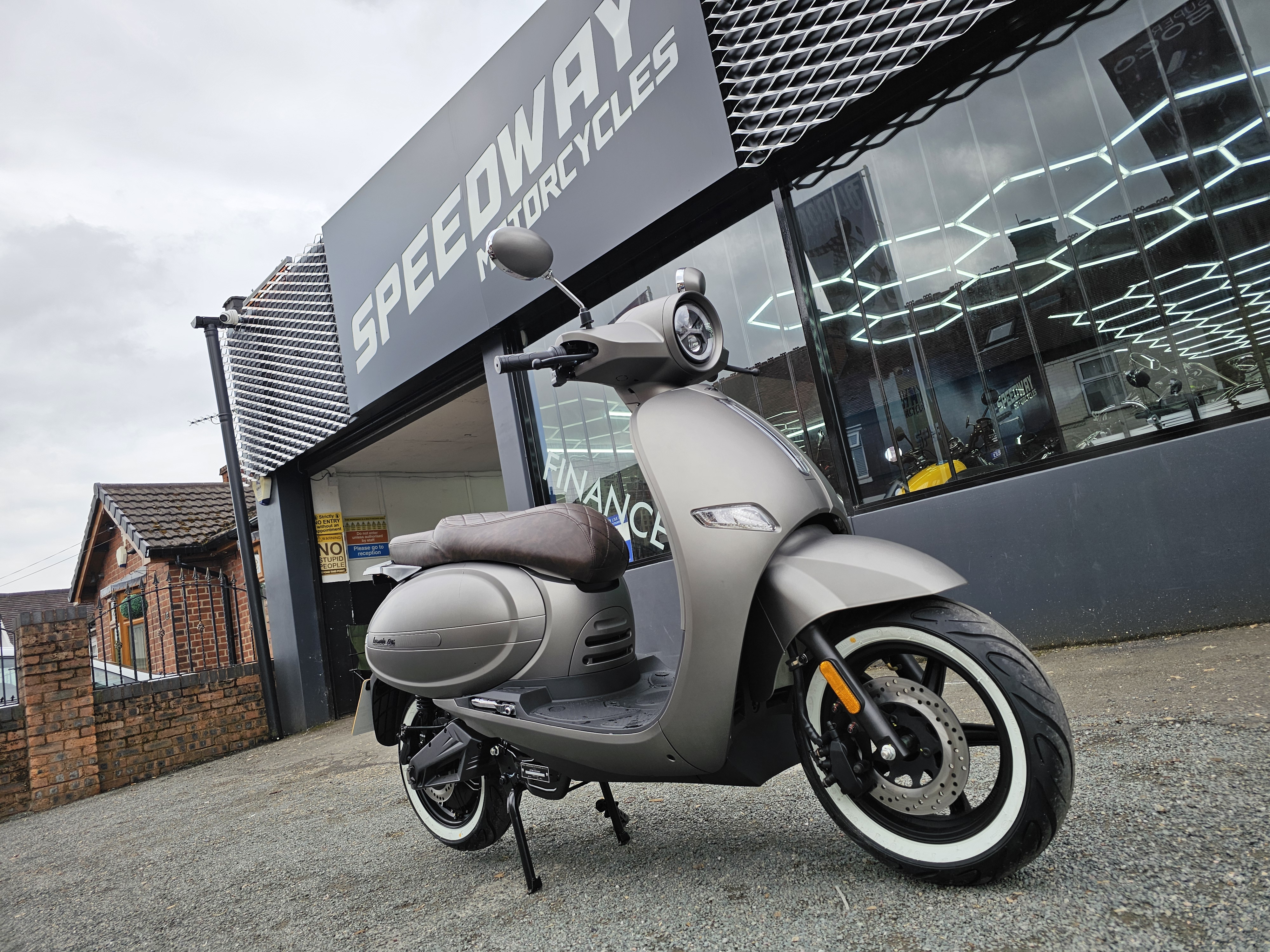 Lexmoto LX06 Electric 125cc scooter EX DEMO